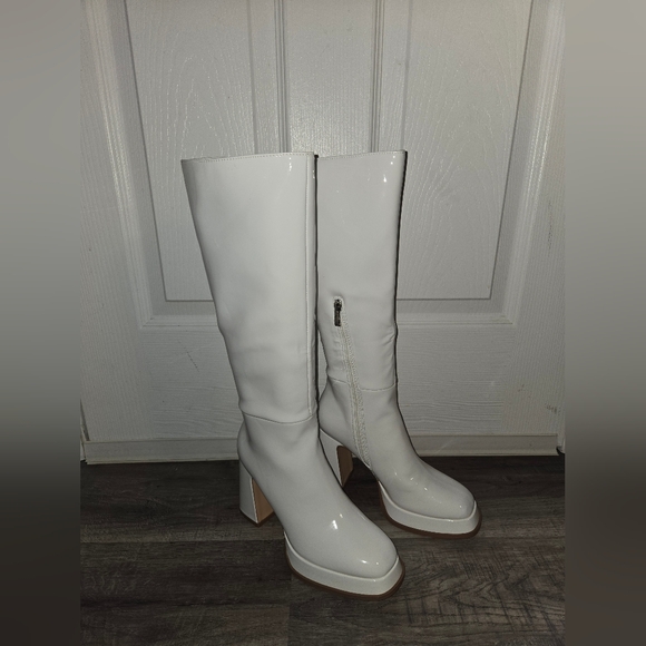 White Platform Heel Go go Boots, Women's Size 6, Faux Leather, New - Picture 3 of 13